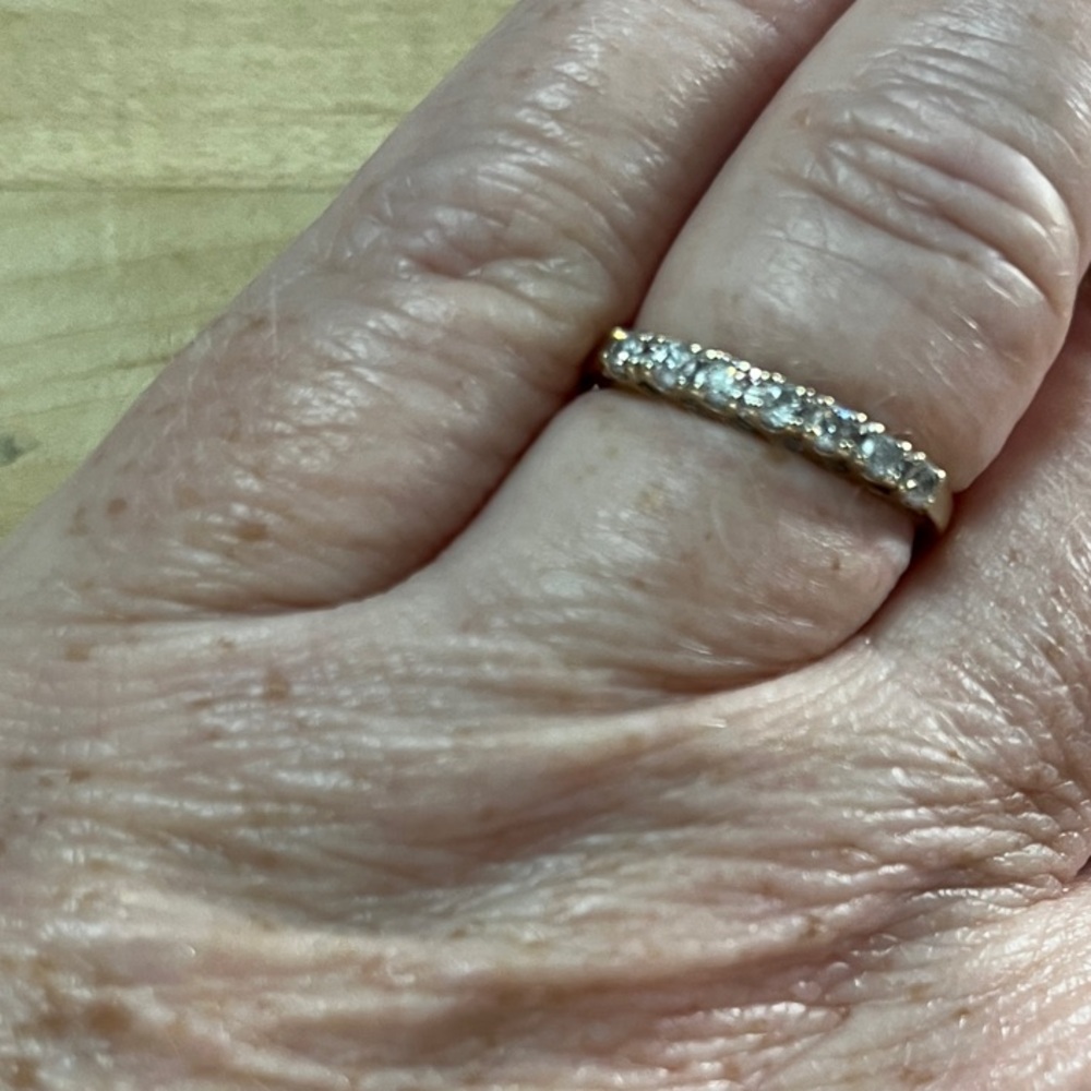 10K Yellow Gold Vintage Diamond Band Size 7